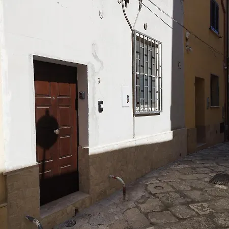 First House * Brindisi